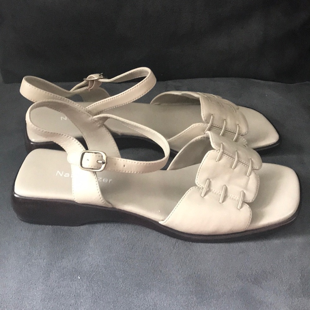 Naturalizer Leather Sandal. Size 6.5. NWT.